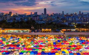 5 Markets In Bangkok Where You Can Splurge And Spend Your Christmas Bonus