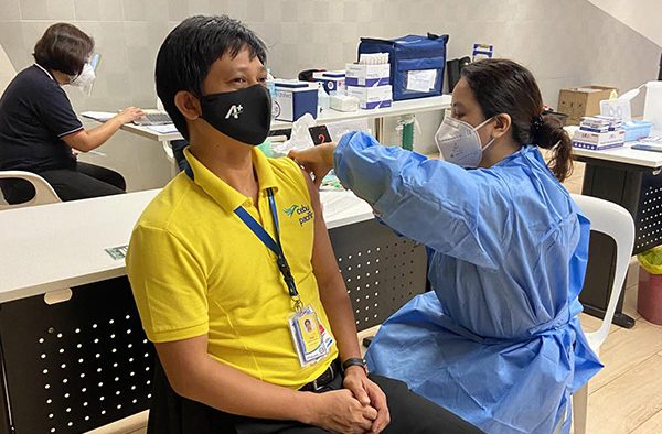 Cebu Pacific Speeds Up Booster Shots For Staff To Combat COVID Surge
