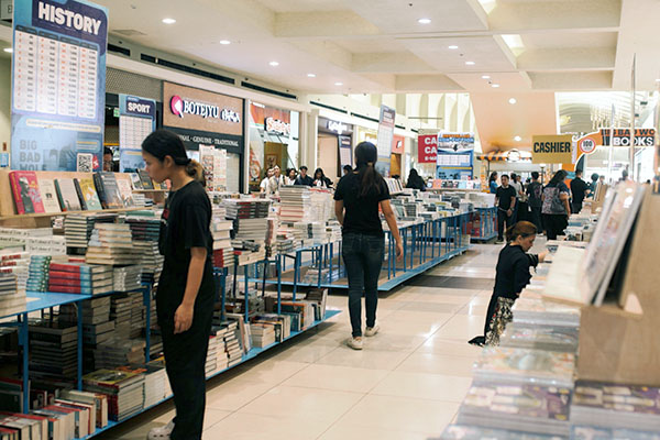 No Crying Wolfie: Grab Books And Goods Before Big Bad Wolf Bids Bacolod