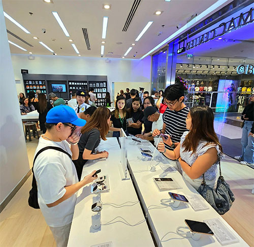 Big Smiles Welcome First Power Mac Center Store In Bacolod