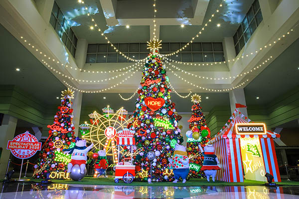 Creative Christmas Tree Centerpieces Bring Joy To SM Shoppers